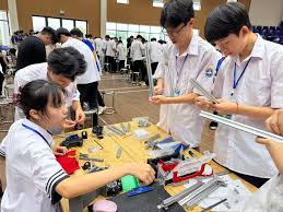 Sản phẩm Giáo dục STEM - Một số sáng chế của học sinh trường Chuyên Hoàng Văn Thụ - Hòa Bình